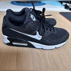 Women’s Nike Air Max 90 Black and White size 7